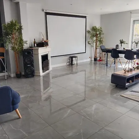 Grey Cosy House Maison Spacieuse Avec Jardin Holiday home *