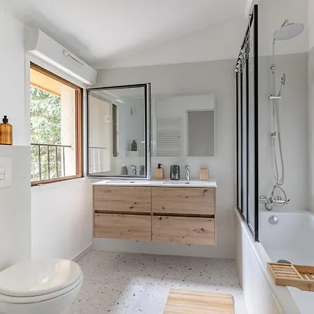 Grey Cosy House Maison Spacieuse Avec Jardin