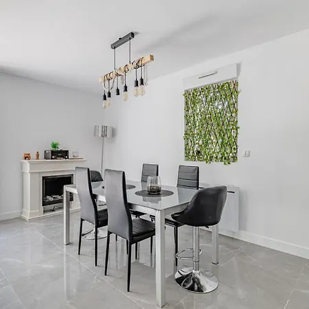 Vakantiehuis Grey Cosy House Maison Spacieuse Avec Jardin *